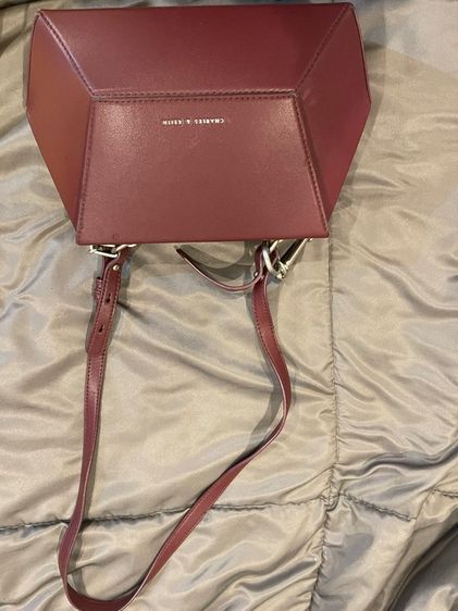 กระเป๋าสะพาย charles and keith รูปที่ 3