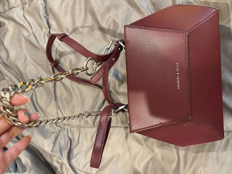 กระเป๋าสะพาย charles and keith รูปที่ 2