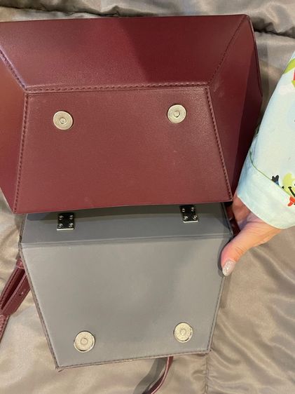 กระเป๋าสะพาย charles and keith รูปที่ 4