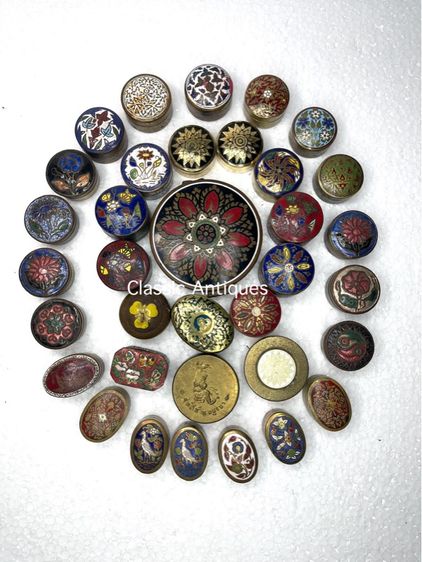 ตลับสีผึ้ง ทองเหลืองลงยาโบราณ