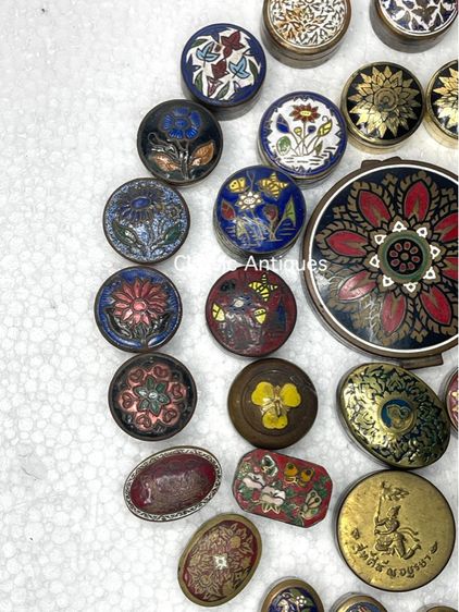 ตลับสีผึ้ง ทองเหลืองลงยาโบราณ รูปที่ 6