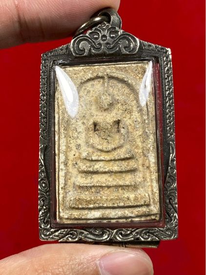 🔥 พระสมเด็จพิมพ์ใหญ่ เนื้อผง องค์สภาพสวยสมบูรณ์ ไม่มีหักซ่อม เนื้อหามวลสารดี พร้อมเลี่ยม 