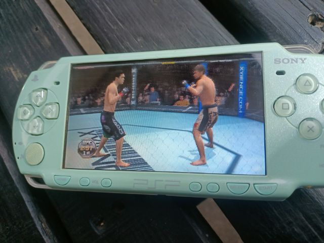 อื่นๆ เชื่อมต่อไร้สายได้ เครื่องเกมส์ Sony psp-2000 ฟ้า สภาพดี มีเมม สายชร์าจ ลงเกมส์ 20กว่าเกมส์ เอาไปลงเพิ่มได้อีก เล่นได้เลย ปุ่มไหลลื่น ไม่สะดุดพร้อมจัดส่งครับ