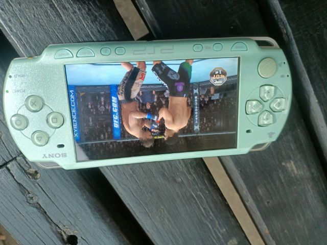 เครื่องเกมส์ Sony psp-2000 ฟ้า สภาพดี มีเมม สายชร์าจ ลงเกมส์ 20กว่าเกมส์ เอาไปลงเพิ่มได้อีก เล่นได้เลย ปุ่มไหลลื่น ไม่สะดุดพร้อมจัดส่งครับ รูปที่ 7