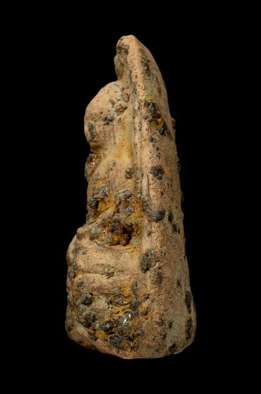 พระรอดลำพูรมีเม็ดแร่ รูปที่ 3