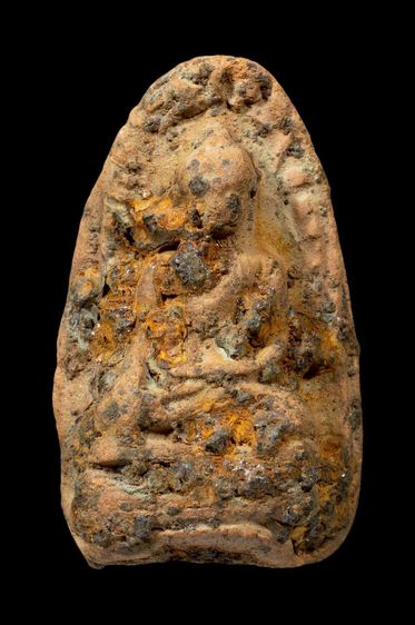 พระรอดลำพูรมีเม็ดแร่