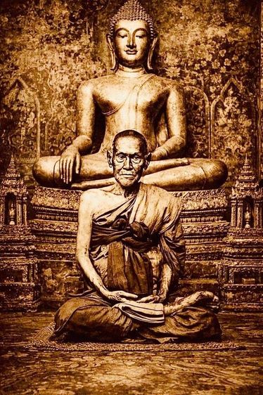 พระสมเด็จวัดระฆัง เก่ามาก สร้างยุคแรก พระอยู่ในตลับสีผึ้ง วางอยู่บนหิ้งเก่าบ้านคุณตา แกะออกมาจากตลับสีผึ้งโบราณเก่า คนสมัยก่อนเอาไปใส่ไว้ รูปที่ 13