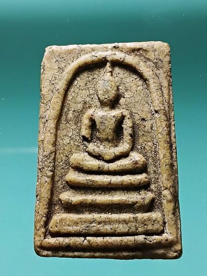 พระสมเด็จวัดระฆัง เก่ามาก สร้างยุคแรก พระอยู่ในตลับสีผึ้ง วางอยู่บนหิ้งเก่าบ้านคุณตา แกะออกมาจากตลับสีผึ้งโบราณเก่า คนสมัยก่อนเอาไปใส่ไว้ รูปที่ 3