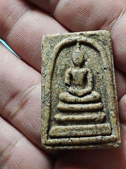 พระสมเด็จวัดระฆัง เก่ามาก สร้างยุคแรก พระอยู่ในตลับสีผึ้ง วางอยู่บนหิ้งเก่าบ้านคุณตา แกะออกมาจากตลับสีผึ้งโบราณเก่า คนสมัยก่อนเอาไปใส่ไว้ รูปที่ 9
