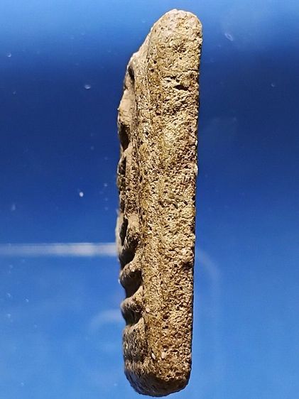 พระสมเด็จเก่า พิมพ์ว่าวจุฬา ขุดพบได้ที่กรุวัดบางขุนพรหม ในยุคสมัยที่ใช้เชือกผูกกับดินเหนียวตกขึ้นมา พระสมบูรณ์มากหนาล่ำ ผิวเก่าเดิมจากกรุ  รูปที่ 5