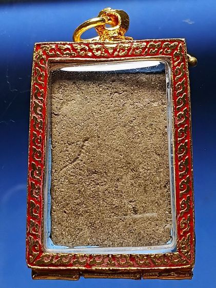 พระสมเด็จเก่า พิมพ์ว่าวจุฬา ขุดพบได้ที่กรุวัดบางขุนพรหม ในยุคสมัยที่ใช้เชือกผูกกับดินเหนียวตกขึ้นมา พระสมบูรณ์มากหนาล่ำ ผิวเก่าเดิมจากกรุ  รูปที่ 2