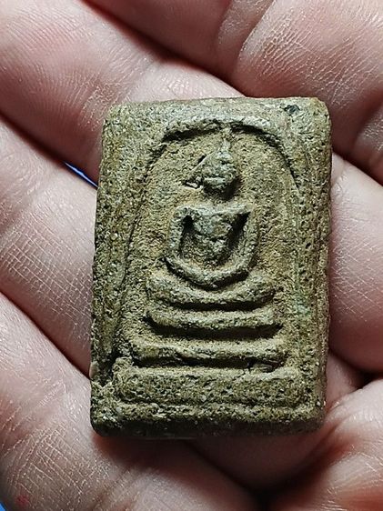 พระสมเด็จเก่า พิมพ์ว่าวจุฬา ขุดพบได้ที่กรุวัดบางขุนพรหม ในยุคสมัยที่ใช้เชือกผูกกับดินเหนียวตกขึ้นมา พระสมบูรณ์มากหนาล่ำ ผิวเก่าเดิมจากกรุ  รูปที่ 9