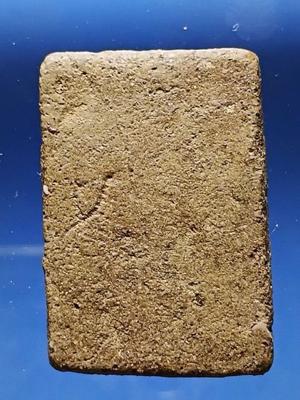 พระสมเด็จเก่า พิมพ์ว่าวจุฬา ขุดพบได้ที่กรุวัดบางขุนพรหม ในยุคสมัยที่ใช้เชือกผูกกับดินเหนียวตกขึ้นมา พระสมบูรณ์มากหนาล่ำ ผิวเก่าเดิมจากกรุ  รูปที่ 4