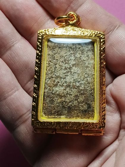 พระสมเด็จเก่ามาก อายุกว่า100 ปี สภาพผ่านการใช้จากคนโบราณมาอย่างโชกโชน สภาพสวยเก่าไม่หักไม่ซ่อม หาชมได้ยากมาก รูปที่ 12