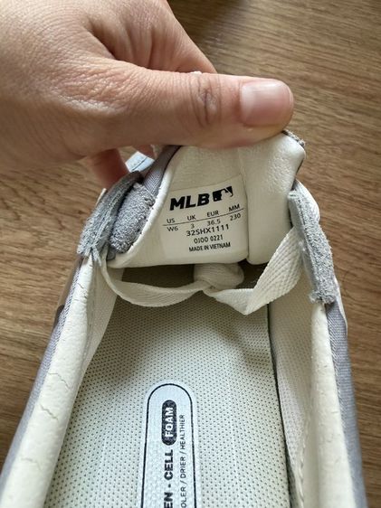 MLB รองเท้าผ้าใบ CHUNKY JOGGER รุ่น 32SHX1111 50M NEW YORK YANKEES MGREY
ขนาดเท้า 23 cm เทียบ1 พื้นสะอาด 

ตำหนิหนังหลุดด้านใน  รูปที่ 2