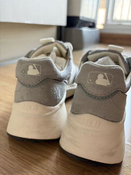 MLB รองเท้าผ้าใบ CHUNKY JOGGER รุ่น 32SHX1111 50M NEW YORK YANKEES MGREY
ขนาดเท้า 23 cm เทียบ1 พื้นสะอาด 

ตำหนิหนังหลุดด้านใน  รูปที่ 9