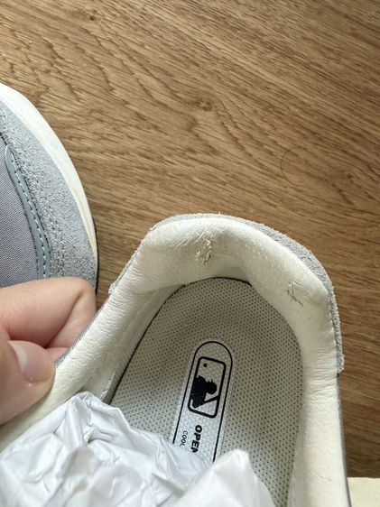 MLB รองเท้าผ้าใบ CHUNKY JOGGER รุ่น 32SHX1111 50M NEW YORK YANKEES MGREY
ขนาดเท้า 23 cm เทียบ1 พื้นสะอาด 

ตำหนิหนังหลุดด้านใน  รูปที่ 8