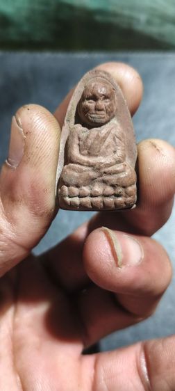 หลวงปู่ทวด พิมเตารีด เนื้อว่านแดง รูปที่ 4