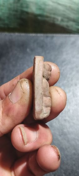 หลวงปู่ทวด พิมเตารีด เนื้อว่านแดง รูปที่ 2