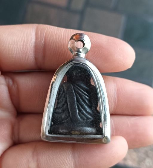 พระรูปหล่อสีดำ 1 องค์ รูปที่ 2