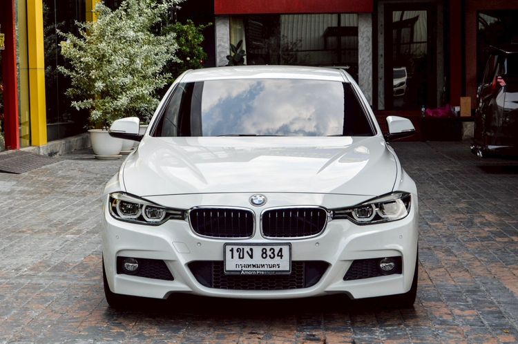 BMW Series 3 2018 320d Sedan ดีเซล ไม่ติดแก๊ส เกียร์อัตโนมัติ ขาว รูปที่ 2
