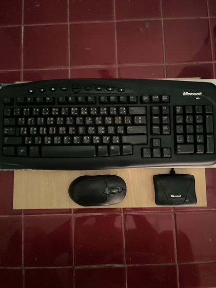 คีย์บอร์ดพร้อมเมาส์ไร้สาย Microsoft รุ่น Wireless Keyboard 700 V2.0