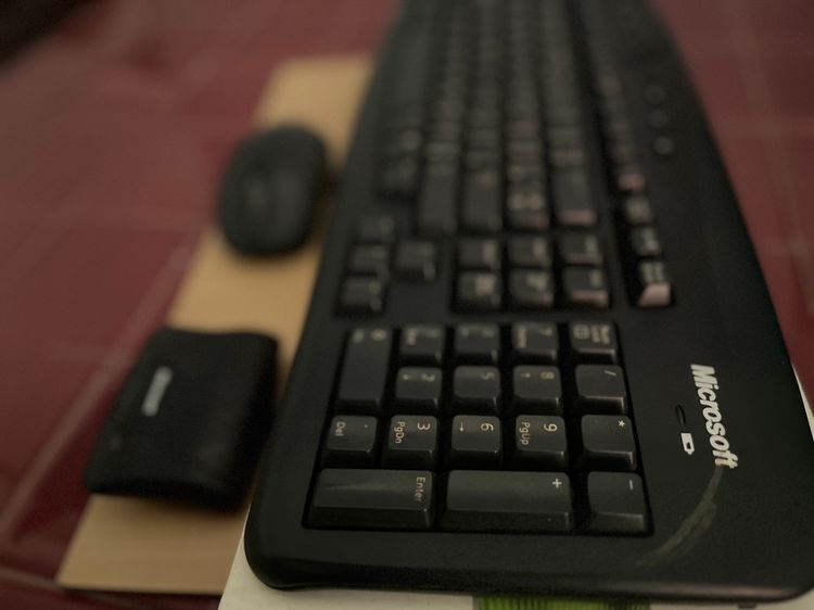 คีย์บอร์ดพร้อมเมาส์ไร้สาย Microsoft รุ่น Wireless Keyboard 700 V2.0 รูปที่ 2