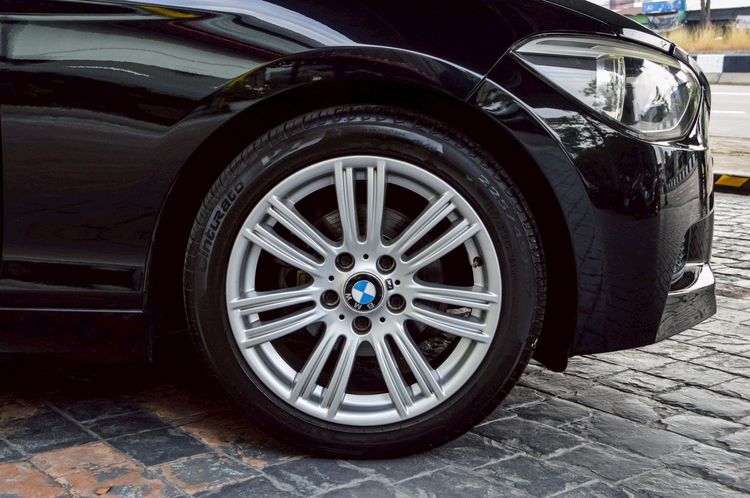 BMW Series 1 2016 116i Sedan เบนซิน ไม่ติดแก๊ส เกียร์อัตโนมัติ ดำ รูปที่ 3