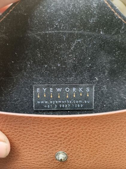  Ray-Ban Aviator (โดยมีรุ่นย่อยที่คล้ายกันคือ RB3025JM)  รูปที่ 6