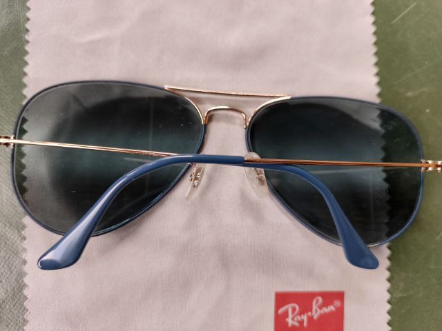  Ray-Ban Aviator (โดยมีรุ่นย่อยที่คล้ายกันคือ RB3025JM)  รูปที่ 3