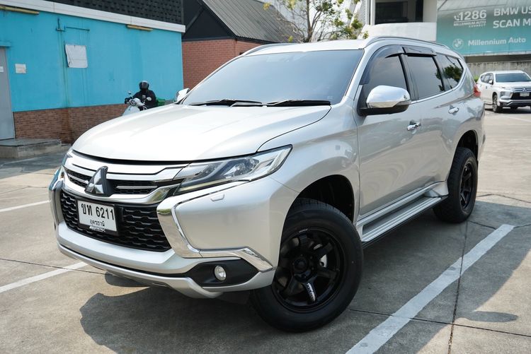 รถ Mitsubishi Pajero Sport 2.4 GT สี บรอนซ์เงิน