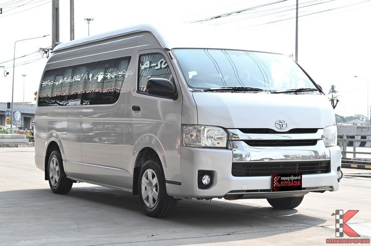รถ Toyota Commuter 3.0 สี บรอนซ์เงิน