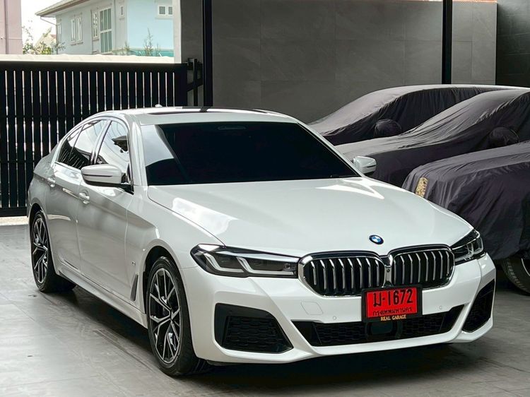 BMW Series 5 2021 530e Sedan ปลั๊กอินไฮบริด (PHEV) ไม่ติดแก๊ส เกียร์อัตโนมัติ ขาว รูปที่ 2