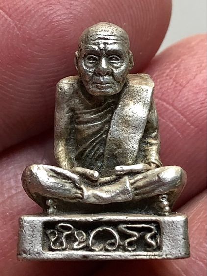 รูปหล่อเก่าค่ะ