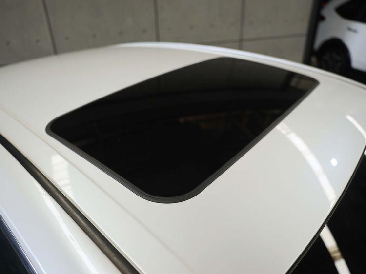 Toyota Camry 2021 2.5 Hybrid Sedan ไฮบริด ไม่ติดแก๊ส เกียร์อัตโนมัติ ขาว รูปที่ 3