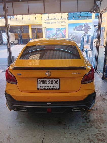 รถ MG MG5 1.5 D+ สี เหลือง