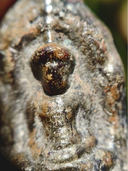 พระร่วงนั่ง กรุบ้านละหาร จ.สุพรรณบุรี เนื้อตะกั่วสนิมแดง  รูปที่ 2