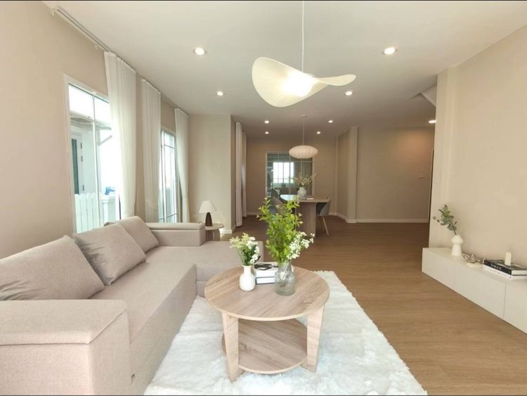 ตกแต่งครบ ลำลูกกา บ้านฟ้าปิยรมย์ หลังมุม รีโนเวทใหม่สไตล์โมเดิร์น รูปที่ 2