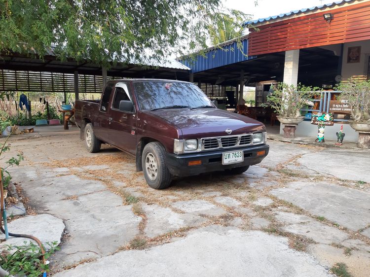 รถ Nissan BIG-M 2.5 Super GL สี แดง