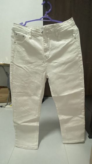 ยีนส์ขาวผ้าเนื้อดีหนายืดได้ 1 แถมเสื้อฟรี 2ตัว ราคาเดิม 790 รูปที่ 2