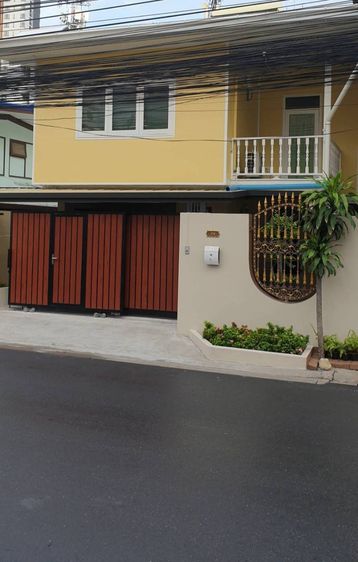 ไม่มี สร้างเสร็จก่อน 2010 บ้านเก่าต้องสร้างใหม่ทั้งหมด ขายราคาถูกพิเศษ ใกล้รถไฟฟ้าห้วยขวาง ถนนรัชดา สภาพ บ้านเก่าต้องสร้างใหม่ แปลงเล็กลดราคาสุดสุดๆ รูปที่ 2