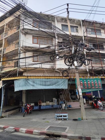 ขายและให้เช่าตึกแถว 4.5 ชั้น สี่แยกอุดมสุข ประเวศ ประเวศ สภาพต้องปรับปรุงไม่มีจอดรถ จอดปั๊มใกล้ๆ รูปที่ 4