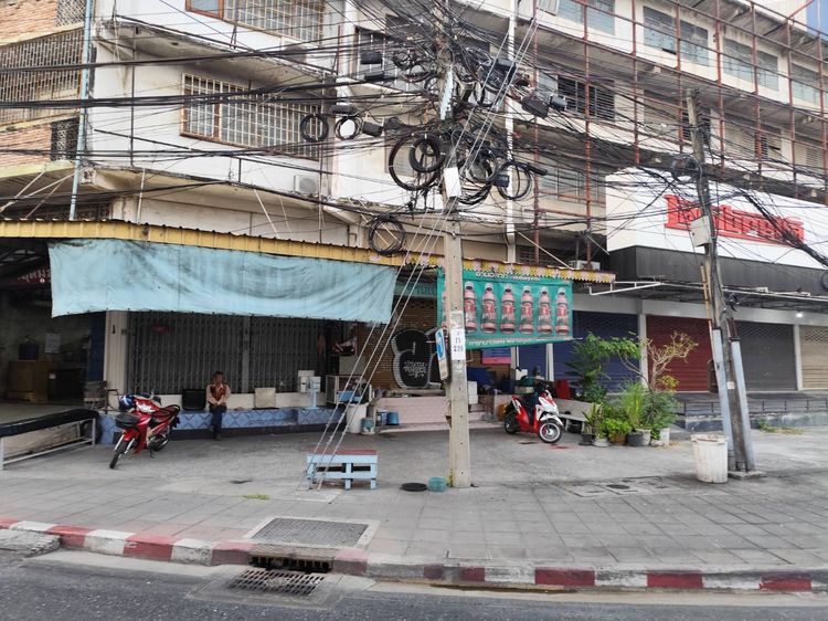 ขายและให้เช่าตึกแถว 4.5 ชั้น สี่แยกอุดมสุข ประเวศ ประเวศ สภาพต้องปรับปรุงไม่มีจอดรถ จอดปั๊มใกล้ๆ รูปที่ 2