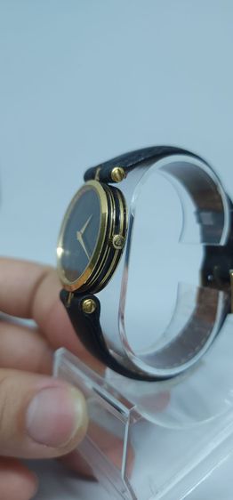 Z003 Gucci หน้าปัดดำ เลขโรมัน ตัวเรือนสีทอง สายหนังดำ นาฬิกามือสอง สวยคลาสสิก รูปที่ 5