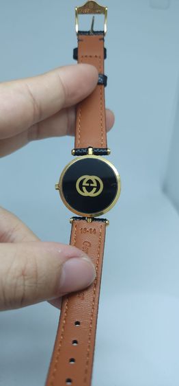 Z003 Gucci หน้าปัดดำ เลขโรมัน ตัวเรือนสีทอง สายหนังดำ นาฬิกามือสอง สวยคลาสสิก รูปที่ 4