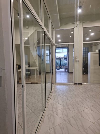 มีบางส่วน สร้างเสร็จก่อน 2010 Rent and Sale Renovated Town House very nice for residence and home office Sukhumvit 44 รูปที่ 4
