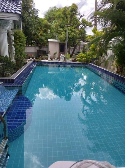 มีบางส่วน สร้างเสร็จก่อน 2010 ขายบ้านเดี่ยวหรู Selling Single House private Pool and nice vintage House near Lotus Pattanakarn shoppping ,bigger area รูปที่ 3