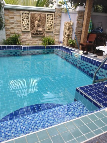 ขายบ้านเดี่ยวหรู  Selling Single House private Pool and nice vintage House near Lotus Pattanakarn shoppping ,bigger area