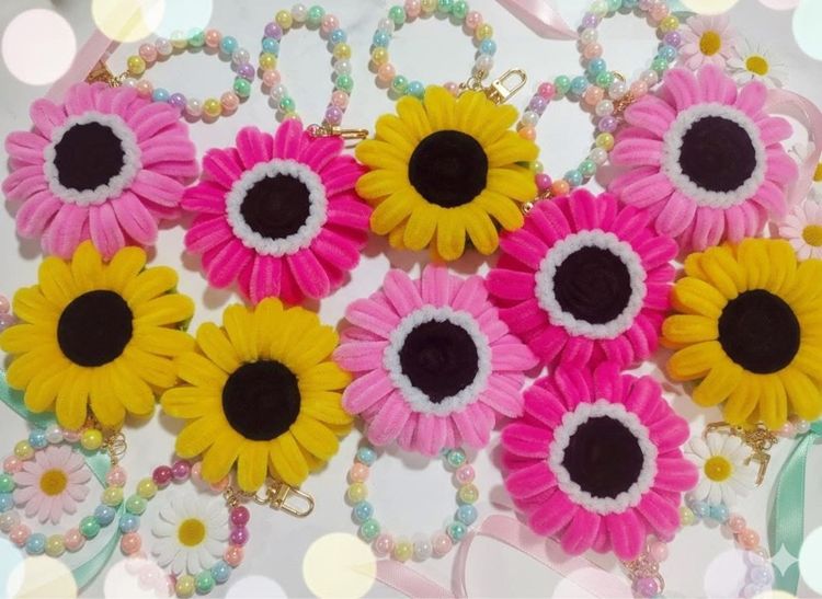 อื่นๆ พวงกุญแจดอกไม้กำมะหยี่มีกระจก