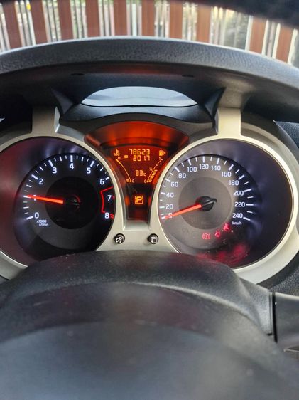 Nissan Juke 2015 1.6 E Sedan เบนซิน ไม่ติดแก๊ส เกียร์อัตโนมัติ ดำ รูปที่ 2